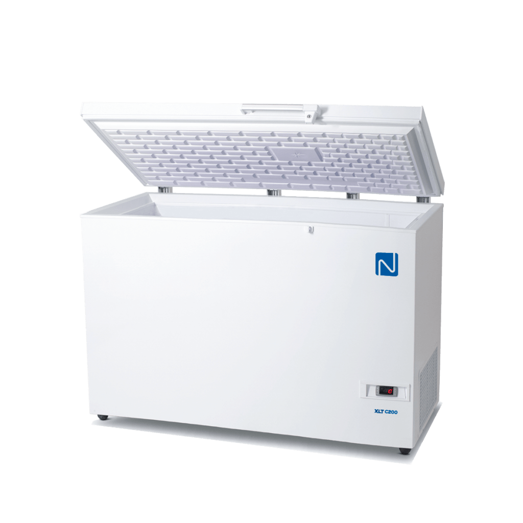 Freezer for cold storage in laboratories